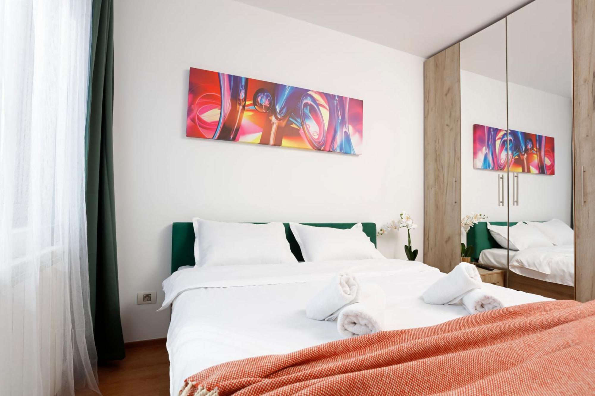Enchanting Retreat - Historic Old Town - Pet-Friendly Haven - Steps From Unirii Bucharest Luaran gambar